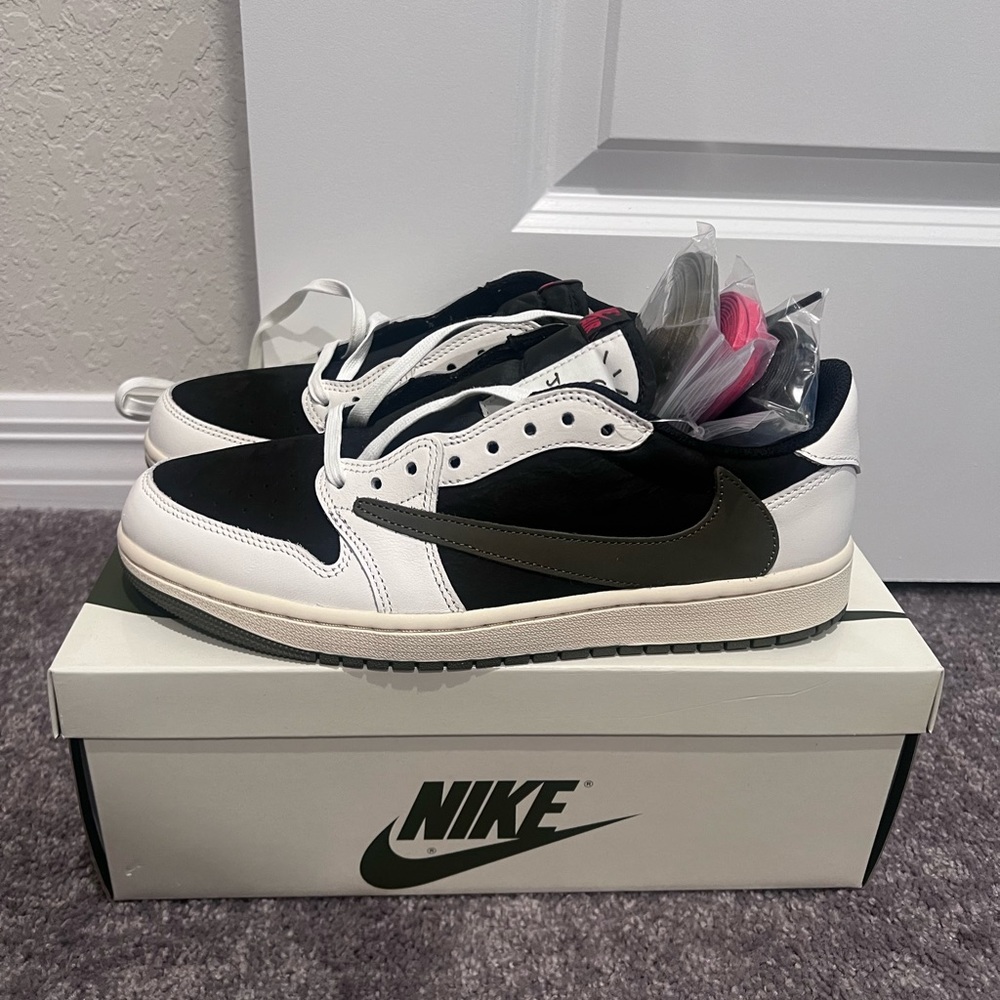Olive Travis Scott Sneakers